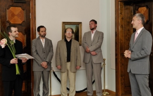 Presenting the Young Cultural Figure Award. From left: Marius Peterson; Members of the Board of the Cultural Foundation Tõnu Kõrvits, Jaan Undusk, Jaanus Rohumaa and Indrek Neivelt