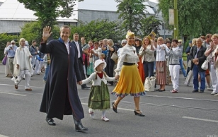 Song Festival. President Ilves with in the Parade