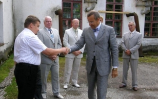 President Ilves meets local government leaders of Hiiu County