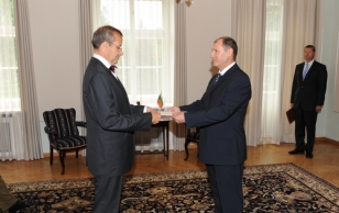 Mr Petio Dimitrov Petev, the Ambassador of Bulgaria presenting his credentianls to President Ilves