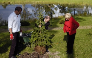 Planting a tree with Ambassador Jaakko Kalela from Finland