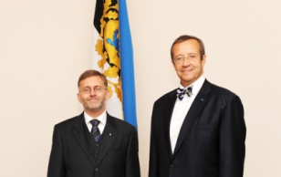 Mr Uffe Anderssøn Balslev, the Ambassador of Denmark presenting his credentianls to President Ilves