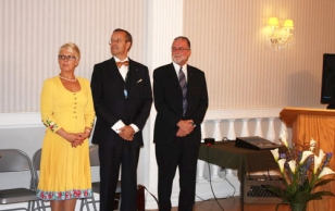 Working Visit to USA. President Ilves met with local Estonians in New York, from left: Evelin Ilves, President Toomas Hendrik Ilves, Toomas Sõrra, Chairman of the board of the New York Estonian Educational Society