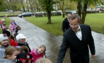 Back to School. President Toomas Hendrik Ilves delivered a lesson to the students of Haljala Gymnasium