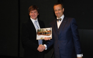 President Ilves gives Sten Ader an Award for the best wooden building of the year.