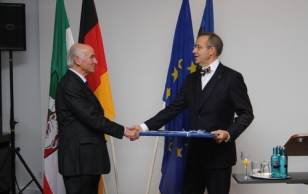 President Ilves avas Düsseldorfis Eesti aukonsulaadi