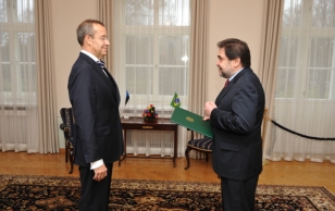 President Ilves receives the credentials of Mr Armando Vitor Boisson Cardoso, the Ambassador of Brasil