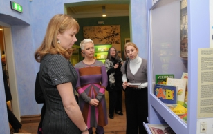 Evelin Ilves and mrs Sandra Elisabeth Roelofs visiting the Estonian Children's Literature Centre