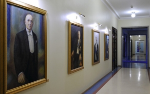 Portraits of former Heads of State.