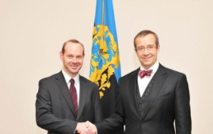 President Ilves receives the credentials of mr Paul Wesley Stephens, the Ambassador of Australia