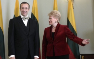 Lithuania's President Dalia Grybauskaite welcomes Estonia's President Toomas Hendrik Ilves.