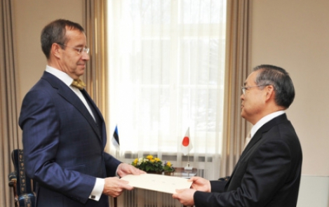 President Ilves võtab vastu Jaapani suursaadiku Hideaki Hoshi volikirja