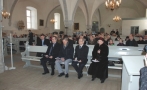 Tallinna soome koguduse pastor Hannele Päiviö tervitab president Toomas Hendrik Ilvest mälestusjumalateenistuse