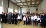 President Ilves presented the  award for Estonia’s Beautiful School to Valga Basic School.