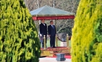 Türgi president Abdullah Gül võtab Çankaya presidendipalee ees vastu president Toomas Hendrik Ilvese.