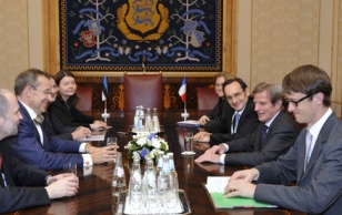 President Ilves meets Mr. Bernard Kouchner, the French Minister of Foreign Affairs.
