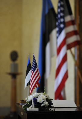 Flags of Estonia and the United States of America.