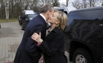 President Ilves tervitab Ühendriikide riigisekretäri Hillary Clintonit, kes saabus Kadriorgu.