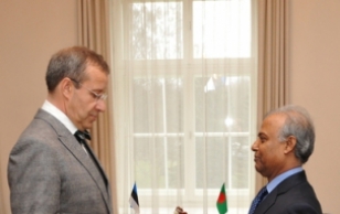 President Ilves receives credentials from the Ambassador if the People's Republic of Bangladesh, Mr. Saiful Hoque.