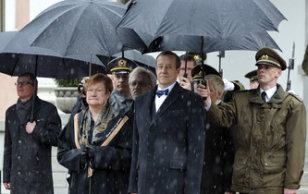 Soome presidendi Tarja Haloneni riigivisiidi ametlik tervitustseremoonia Kadriorus.