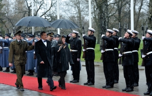 Soome presidendi Tarja Halonen riigivisiidi ametlik tervitustseremoonia Kadriorus.