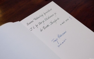 Signatures of the President of Finland, Mrs. Tarja Halonen, and Mr. Pentti Arajärvi in the official guest book.