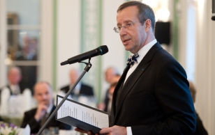 President Toomas Hendrik Ilves delivers a speech at the state dinner.