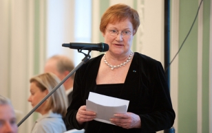 President Tarja Halonen delivers her speech at the state dinner.