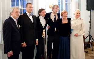 Eesti ja Soome presidendipaarid koos Malcolm Lincolniga.
