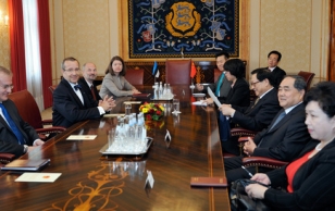 Meeting with the vice chairman of China's National People's Congress