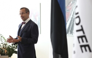 President Ilves gives a speech to the long-time employees of Eesti Raudtee.
