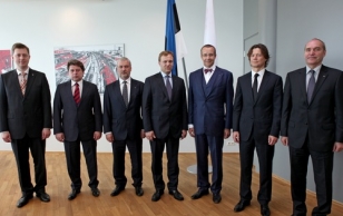 With the Board members of EVR Infra and Eesti Raudtee: (from left) Arvo Smiltinš, Sergei Fedorenko, Priit Haller, Kaido Simmermann, President Ilves, Tõnis Haavel, Jaanus Paas.