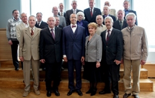President Ilves and the long-time employees of Eesti Raudtee.