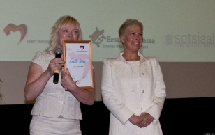 Evelin Ilves is awarded the title of Promoter of Good Health of the Year 2010