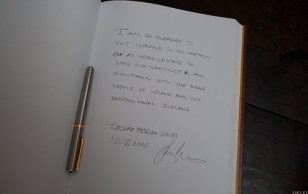 Signatures of President Ilves and Mrs. Evelin Ilves in the official guest book.