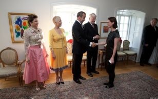 Mrs. Helen Sildna arrives to the Estonian-Icelandic state dinner.