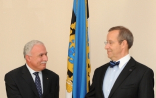 President Ilves greets the Palestinian Minister of Foreign Affairs, Mr. Riad Al-Malki.