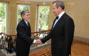 President Ilves greets the Foreign Minister of the Federative Republic of Brazil, Mr. Celso Amorim.