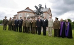 President Ilves, kaitseminister Aaviksoo, suursaadik Polt ning kaitseväe ülemjuhataja Laaneots mälestusteenistusel.