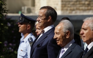 President Toomas Hendrik Ilves stands with his Israeli counterpart Shimon Peres during a welcoming ceremony at Peres' residence in Jerusalem.