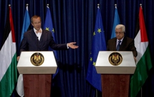 Palestinian president Mahmoud Abbas (right) and Estonia's President Toomas Hendrik Ilves give a joint press conference at the Palestinian President headquarters in the West Bank city of Ramallah.