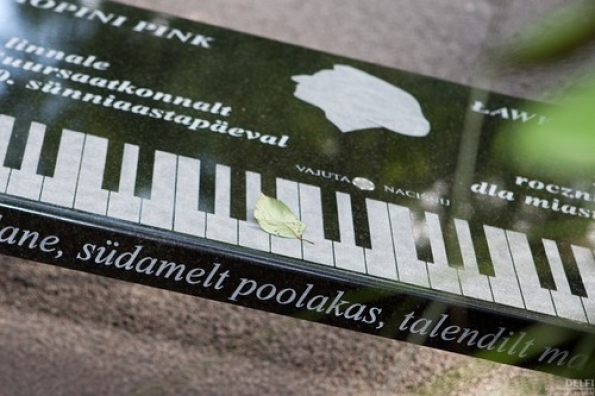 Evelin Ilves opens a bench dedicated to Fryderyk Chopin