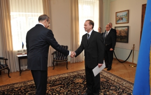 President Toomas Hendrik Ilves ja Ukraina suursaadik Viktor Kryzhanivsky