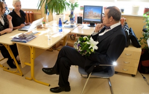 President Toomas Hendrik Ilves annab intervjuu Saue Gümnaasiumi koolilehele Spikker