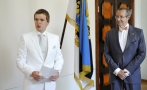 Noore kultuuritegelase eripreemia laureaat Igor Kotjuh, noore kultuuritegelase preemia laureaat Risto Joost ja president Toomas Hendrik Ilves