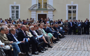 Rahvusooperi Estonia aastapäevakontsert Toompea lossi õuel