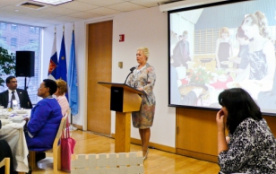 Soome ÜRO esinduse korraldatud koolilõunate üritus. Evelin Ilvese kõne