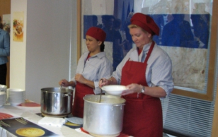 Soome ÜRO esinduse korraldatud koolilõunate üritus. ''Söökla''