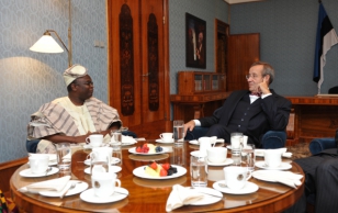 President Toomas Hendrik Ilves ja Ghana suursaadik Paul King Aryene