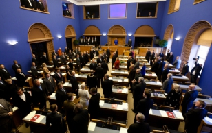 Sisenemine Riigikogu istungite saali